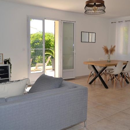 Une Maison En Provence Pierrevert Eksteriør billede